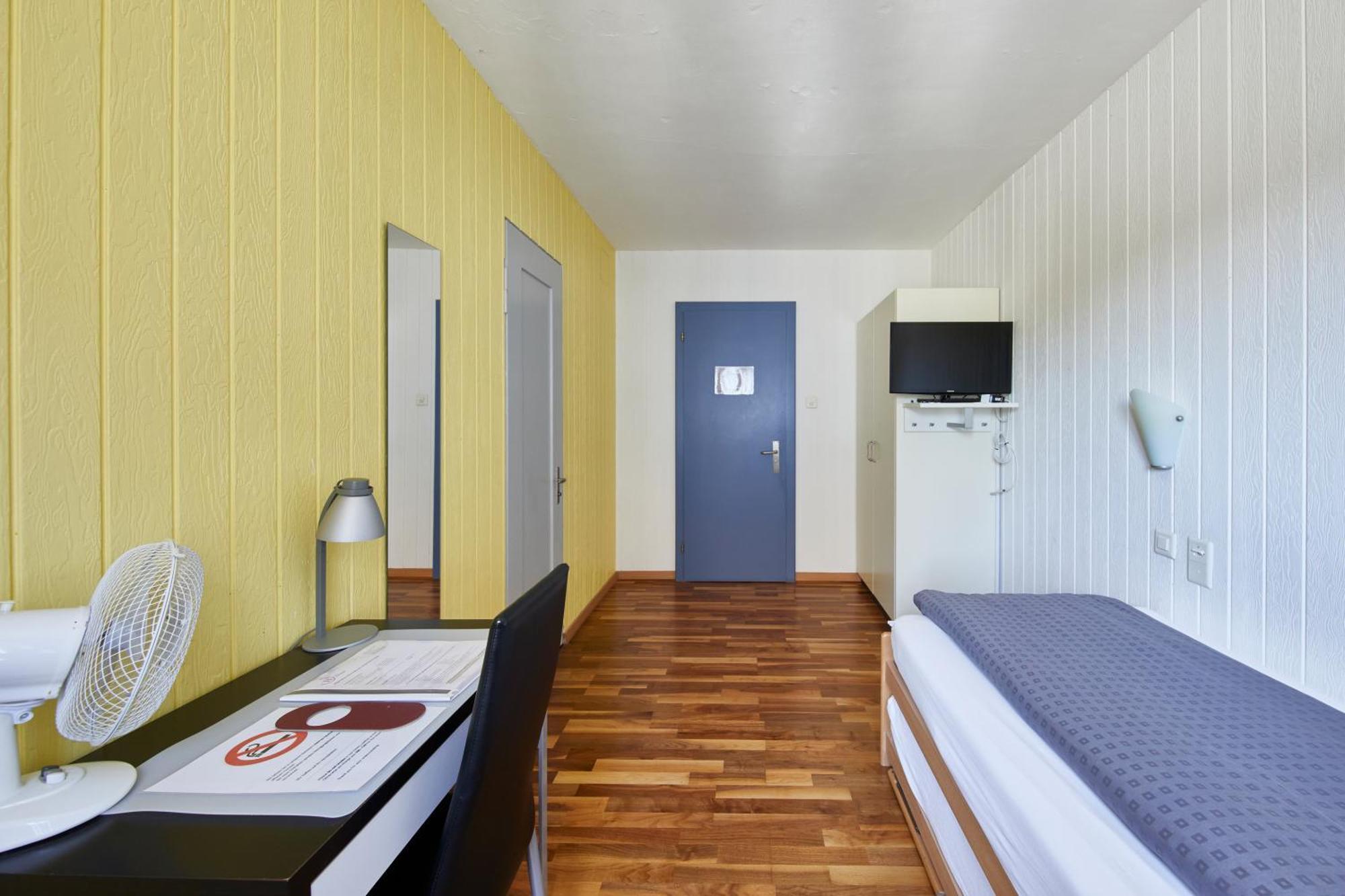 Hotel Rotes Haus Brugg  Exterior photo